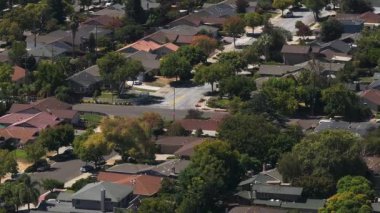 İki katlı banliyö evleri ve San Francisco, ABD yakınlarındaki büyük planlanmış toplum mesafesi geçmişiyle New Develoption Mahallesi 'nde bir yerleşim yeri..
