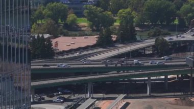 Sacramento, California, ABD şehir merkezinin öğleden sonra hava görüntüsü. Şehrin merkezindeki gökdelenler.