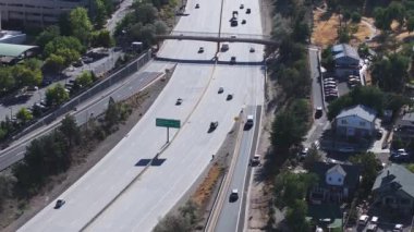 Reno, ABD 'de büyük bir otoyol kavşağının havadan görüntüsü
