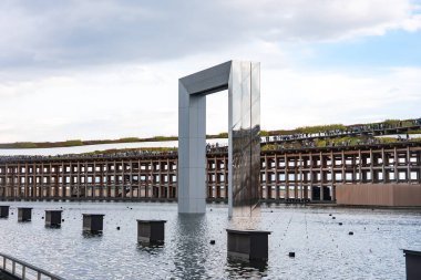 Osaka, Kansai, Japonya 'daki Dünya Fuarı 2025 sahasının hava perspektifi, inşaat çalışmalarının ilerlemesini ve kentsel manzaranın çevresini gösteriyor..