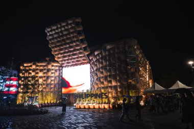 Dünya Fuarı 2025 'in Osaka, Kansai, Japonya' daki hava manzarası, inşaat ilerlemelerini, çevre altyapıyı ve kentsel manzarayı gösteriyor..