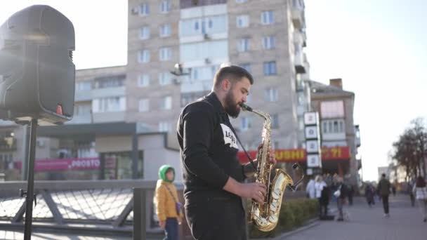 Музикант Заробляє Життя Збирає Кошти Благодійність — стокове відео