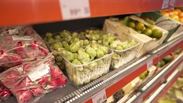 Verse Groenten Fruit Kruidenierswinkel Van Een Supermarkt Rivne Oekraïne Oktober — Stockvideo