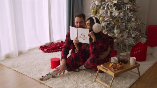 Happy Newlyweds Moved Apartment Sitting Floor Christmas Tree Celebrating Christmas — Stock Video