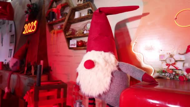 Рождественское Украшение Дома Новый Год Гном Красной Кепке — стоковое видео