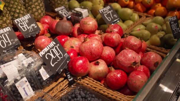 Woman Buys Fresh Fruit Store Chooses Ripe Pomegranates Whole Family — Stock Video