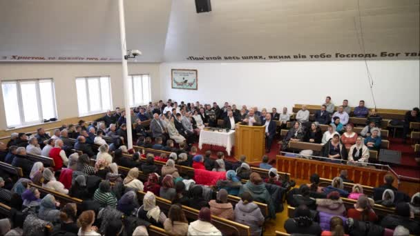 People Sit Church Christian Meeting Listen Speeches Rector — Vídeo de Stock