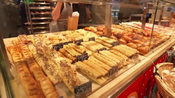 Croissants Recién Horneados Varios Pasteles Gourmet Venta Panadería Parisina Cerca — Vídeos de Stock
