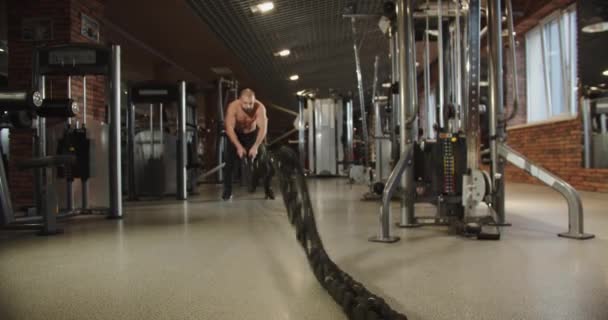 Kroppsbyggare Med Stark Atletisk Fysik Muskelpumpning Tricepsträning Fitness Och Bodybuilding — Stockvideo