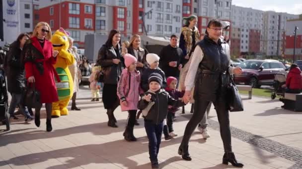 People Small Children Walk Street Fairy Tale Characters Entertain Them — Stock Video