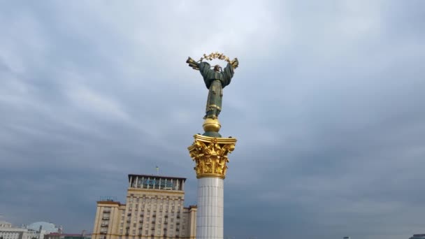 Lucht Schoot Stad Kiev Neer Monument Van Onafhankelijkheid Van Oekraïne — Stockvideo
