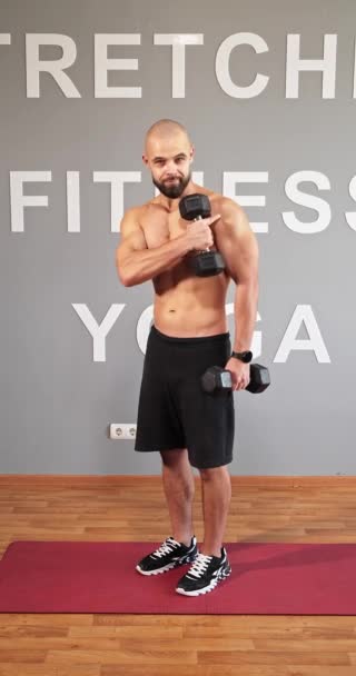 Young Athlete Bare Torso Shows How Correctly Perform Exercise Biceps — Vídeo de Stock