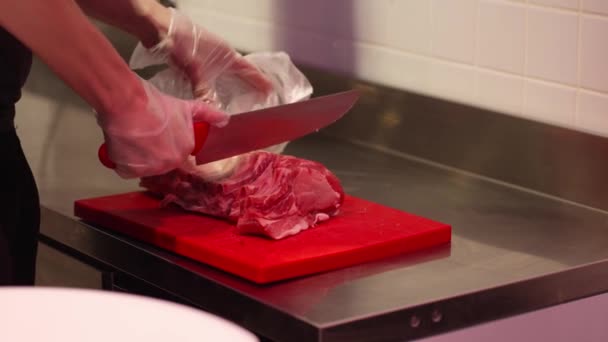 Chef Gloves Cuts Raw Meat Knife Wooden Cutting Board Beef — Vídeo de Stock