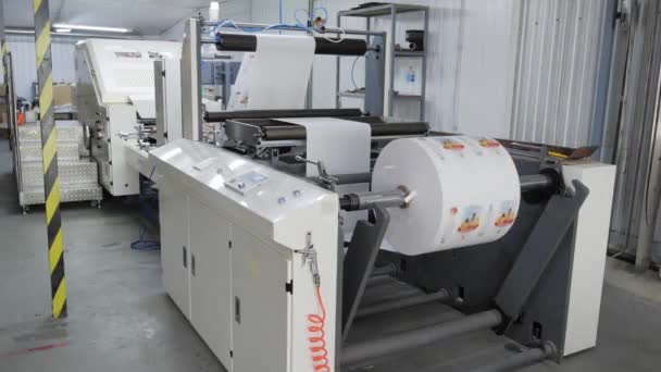 Modern Equipment Works Paper Printing Factory Production Process — Vídeo de Stock