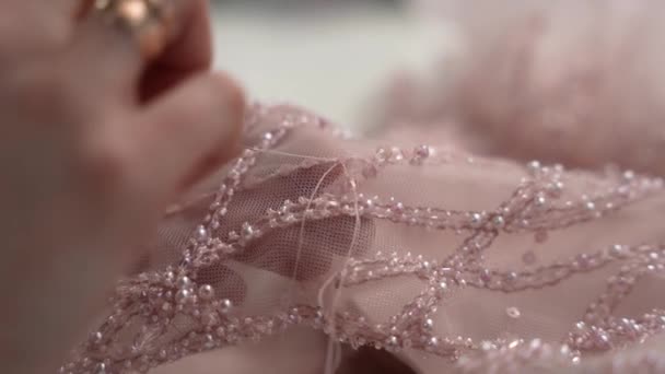 Decora Vestito Con Perline Paillettes — Video Stock
