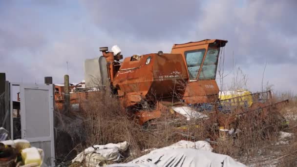 Rusty Harvester Other Scrap Metal — Stockvideo