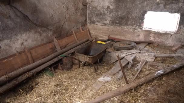 Antigua Granja Abandonada Equipo Agrícola Oxidado — Vídeo de stock