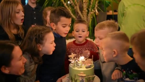 Group Children Blow Out Candles Cake Friends Celebrate Event Celebrating — Vídeo de stock