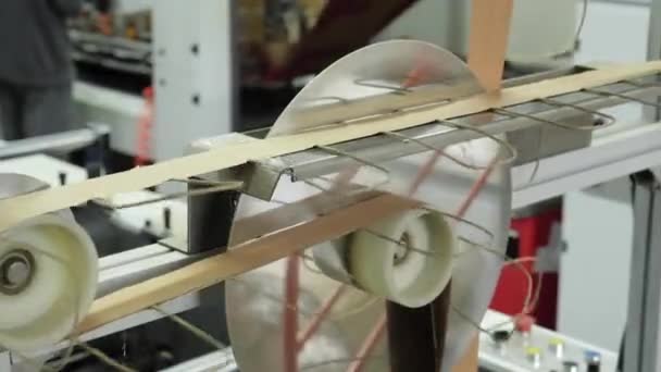 Fabrikada Kese Kağıdı Üretimi Için Bir Hat Açıldı — Stok video
