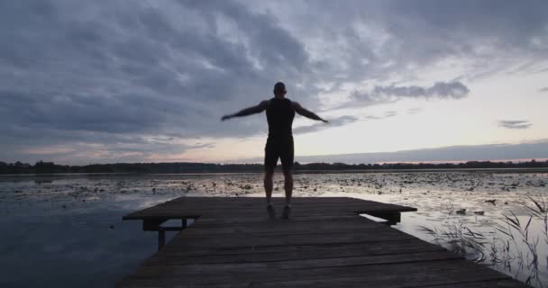 Man Athletic Physique Doing Cardio Exercises Jump — стоковое видео