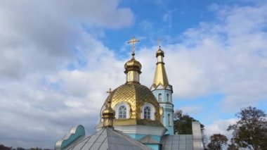 Village Town 'ın havadan çekimi, kesinlikle. Gorodotsky St. Nicholas Manastırı. Ukrayna. Yüksek kalite 4k görüntü