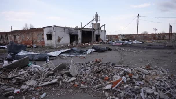 毁坏的城市 烧毁的基础设施 恐怖袭击造成的废墟 轰炸民用物体 — 图库视频影像