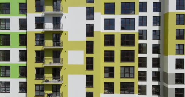 Udsigt Den Moderne Facade Boligkomplekset Sommeren Beboelsesbygning Med Moderne Design – Stock-video