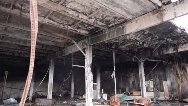 Egy Lakóépület Ami Leégett Miután Eltalálta Egy Orosz Lövedék — Stock videók