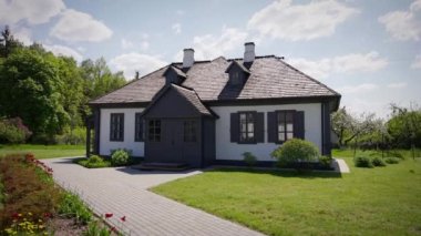 Lesya Ukrayna Malikane Müzesi. Açık hava tarihi müzesindeki eski geleneksel evler.