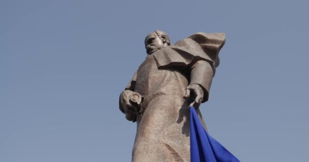 Monumento Bronze Poeta Ucraniano Pendente Shevchenko — Vídeo de Stock