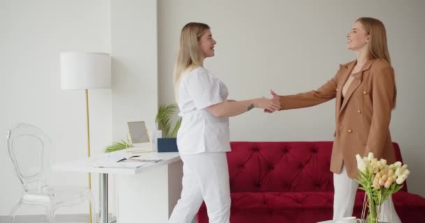 Doctor Joyfully Greets His Patient Handshake — Stockvideo