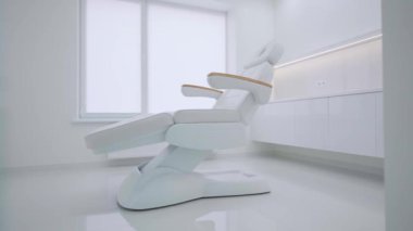 Uygun ekipmanlarla modern kozmetoloji kliniği