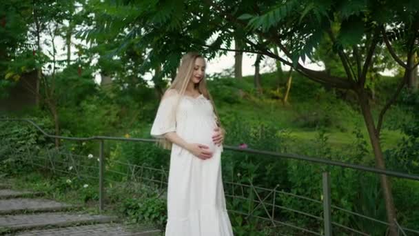 Closeup Shot Pregnant Young Woman Wearing Beautiful White Dress Holding — Wideo stockowe