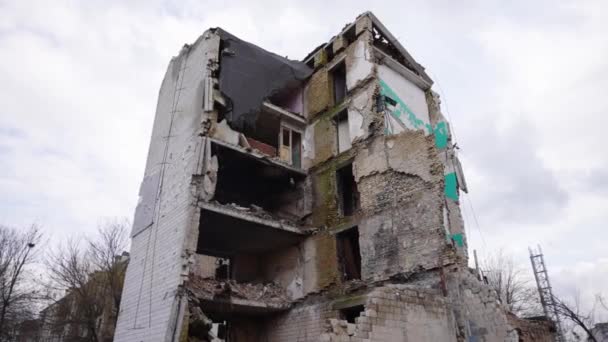 Válka Ukrajině Rezidenční Budova Městě Zničená Ruskými Jednotkami — Stock video