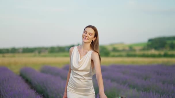 Happy Mother Her Child Joyfully Cheerfully Walking Lavender Field Warm — Stock Video