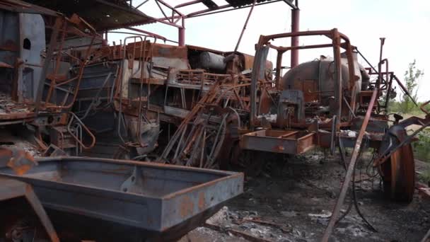 Maquinaria Agrícola Oxidada Abandonada Una Granja Abandonada — Vídeos de Stock