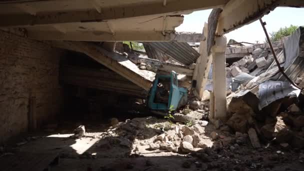 Coche Destruido Civiles Garaje Ucrania Guerra Ucrania — Vídeo de stock