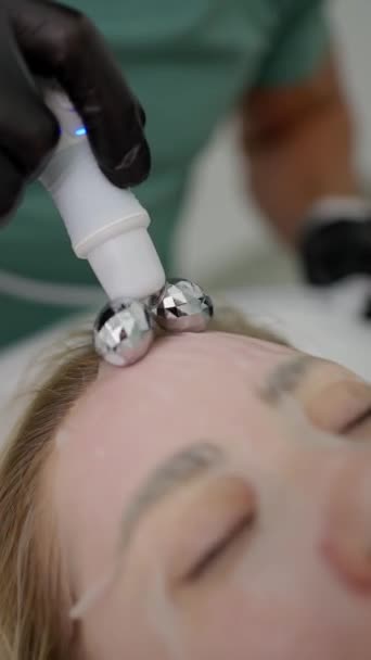 Beautiful Woman Receives Microcurrent Facial Skin Treatment Cosmetologist Spa Salon — Wideo stockowe