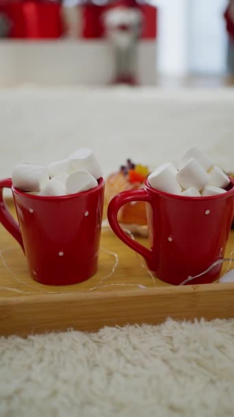 Pour Sweet Cocoa Marshmallows Red Cups — Stock Video