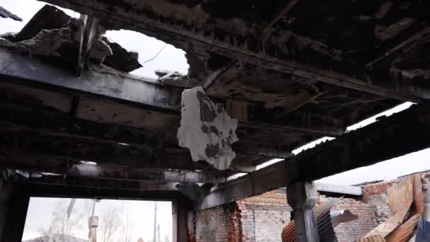 Atap Bangunan Hancur Oleh Roket Perang Ukraina — Stok Video