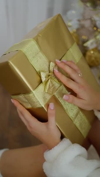 金丝带礼品盒 — 图库视频影像