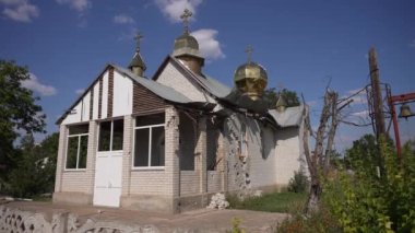 Ruslar bir Ukrayna kilisesine makineli tüfek ateşledi.
