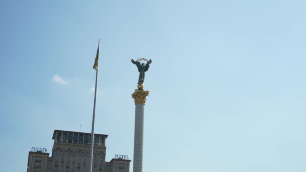 Jeden Nejznámějších Symbolů Kyjeva Ukrajina Památník Beregynya Náměstí Nezávislosti — Stock video