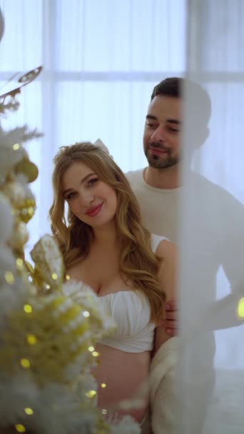 Couple Heureux Gars Fait Une Surprise Vacances Pour Femme Célébrer — Video