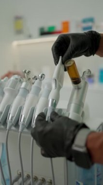 Kaplıcada cilt bakımı için bir cihaz. Cilt gençleştirme için elektrikli ekipman.