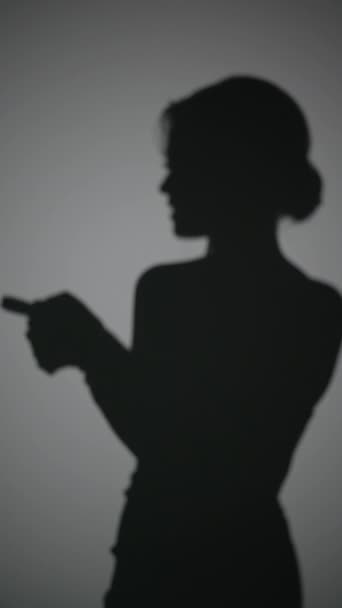 Suggestieve Dans Van Licht Schaduw Silhouet Van Vrouwen Figuur Interactie — Stockvideo