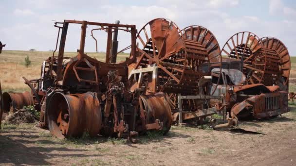 Iron Frames Tractors Mechanisms Rusted Burned Fire Abandoned Field — Stock Video