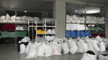 Tekstil Deposunda Toplu Kumaş Deposu. Toptan kumaşlı tekstil deposu..