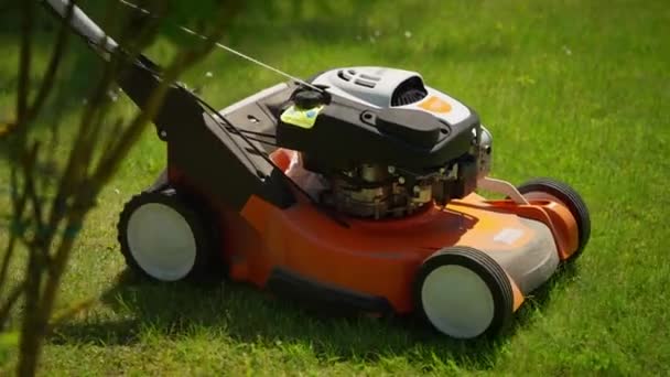 Vibrant Orange Lawnmower Freshly Mowed Lawn Sunlight — Stockvideo
