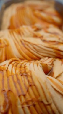 Karamelli, iştah açıcı dondurma..